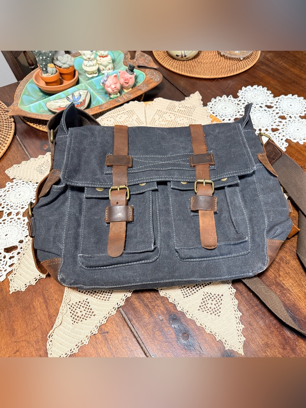 Gorgeous ACIACIA NWOT Canvas And Leather Messenger Bag